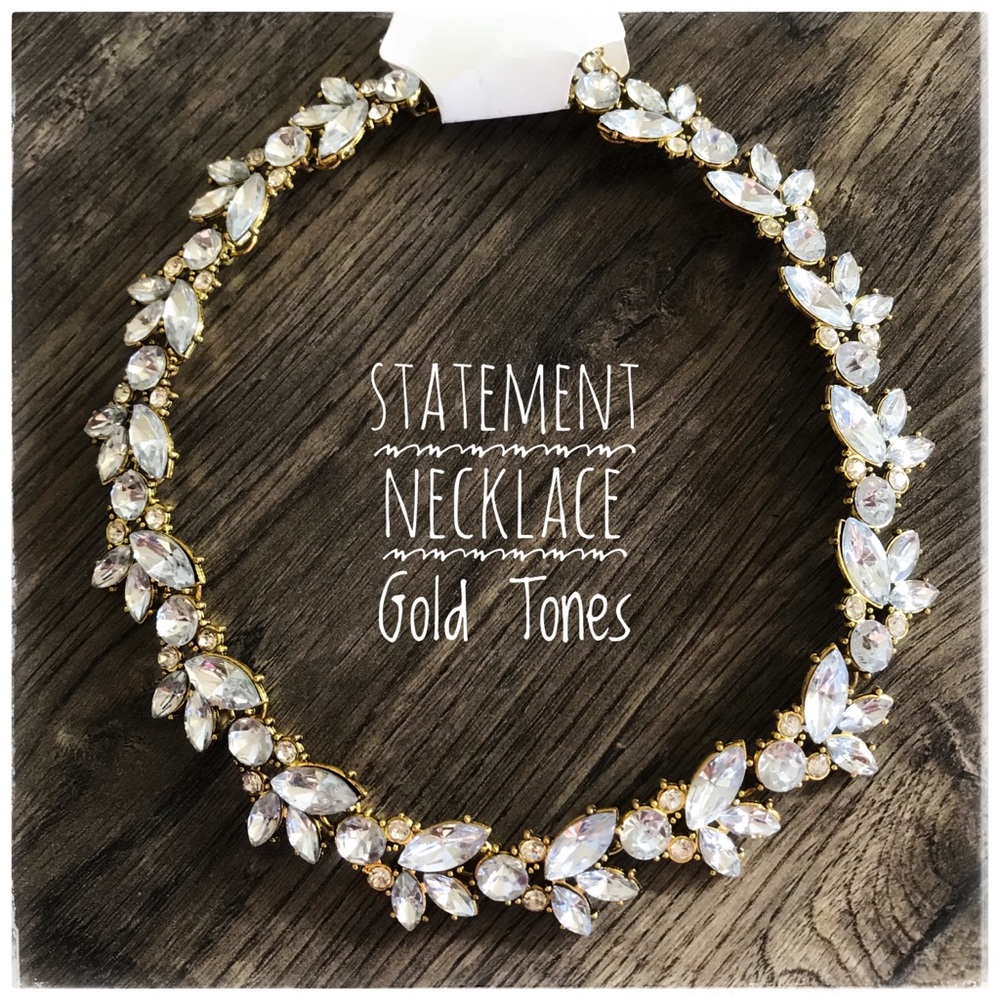 ⚜️Gold & Crystal Statement Necklace ⚜️